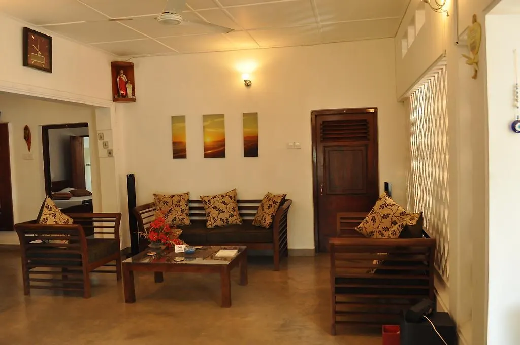 Dions Guest House نيجومبو