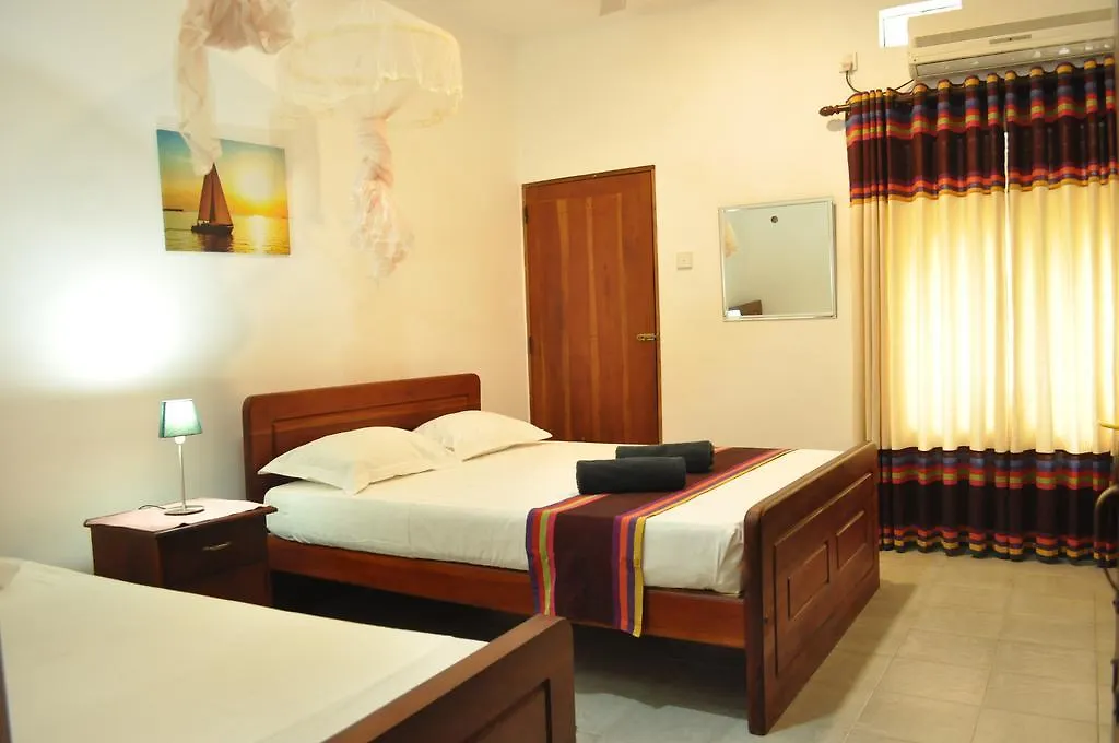 Dions Guest House نيجومبو