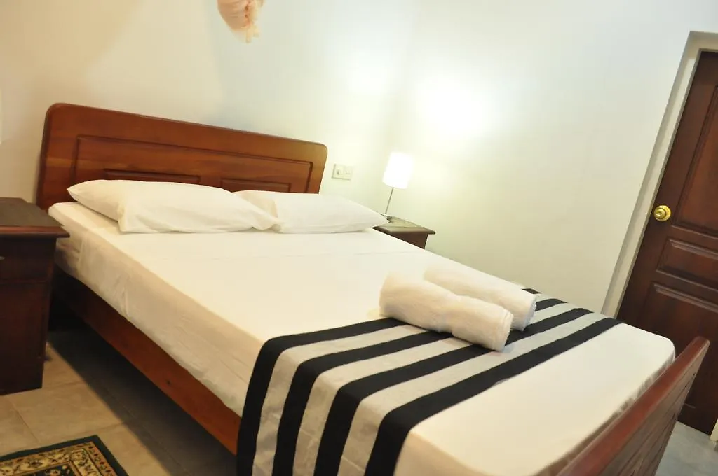 Dions Guest House نيجومبو
