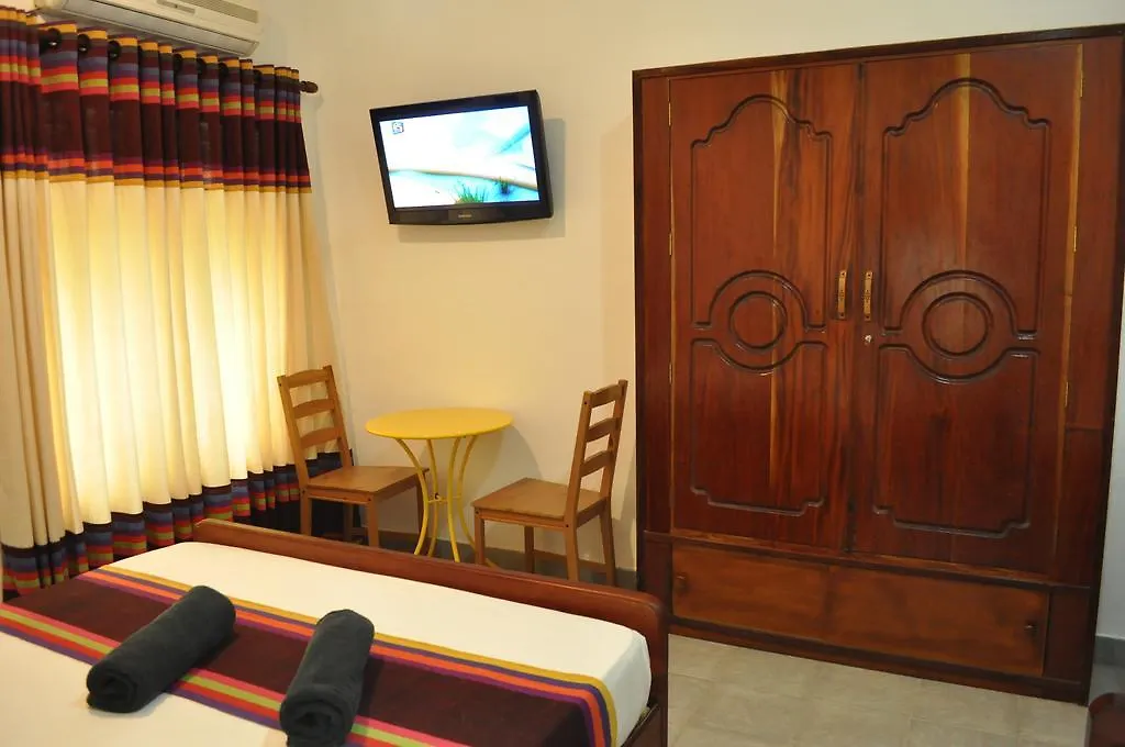 Dions Guest House نيجومبو 2*,  سريلانكا