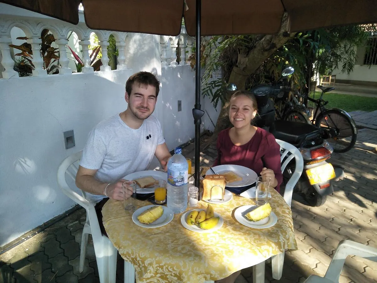 Dions Guest House نيجومبو