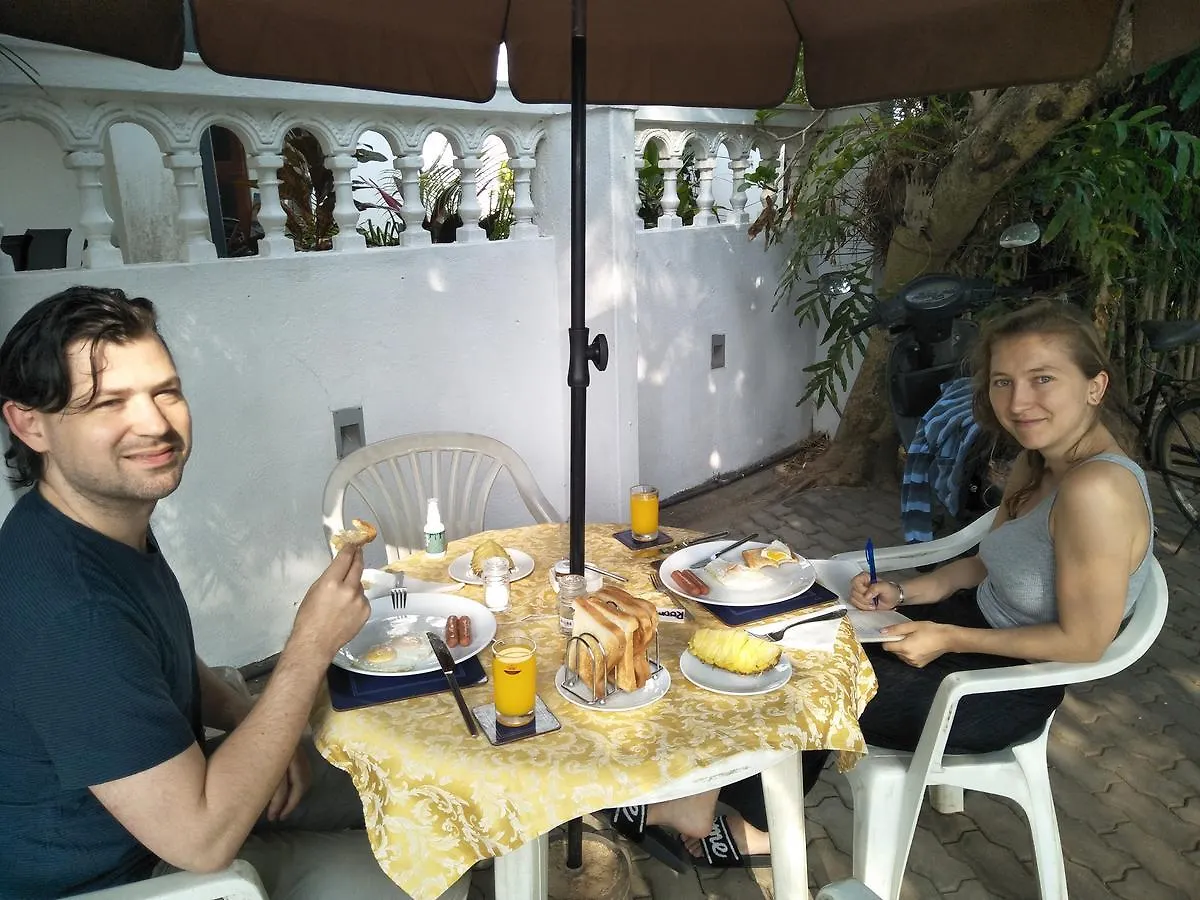 Dions Guest House نيجومبو