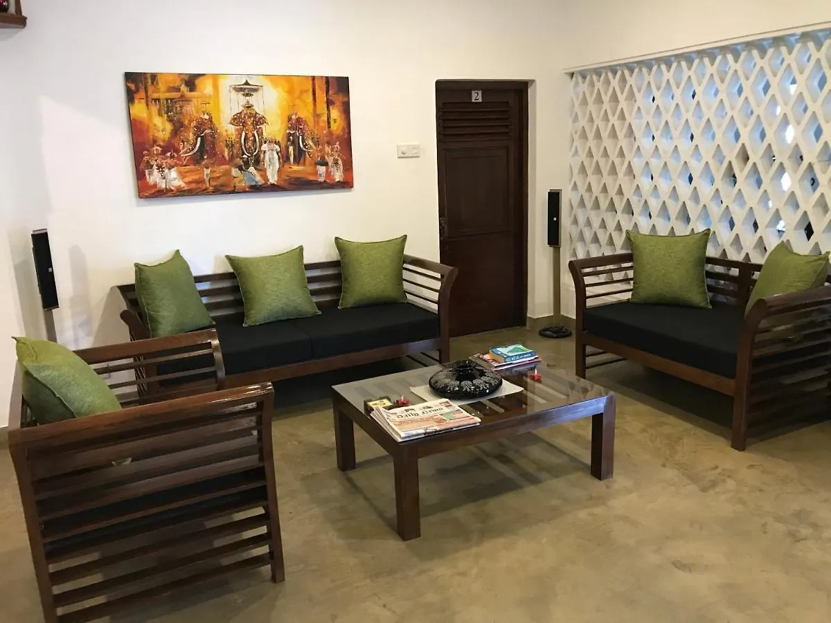 Dions Guest House نيجومبو